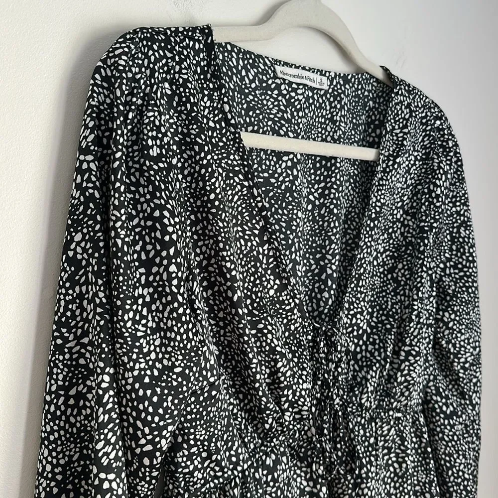 Abercrombie & Fitch Women’s Pooka Dot Puff Sleeve V-neck Blouse Size S